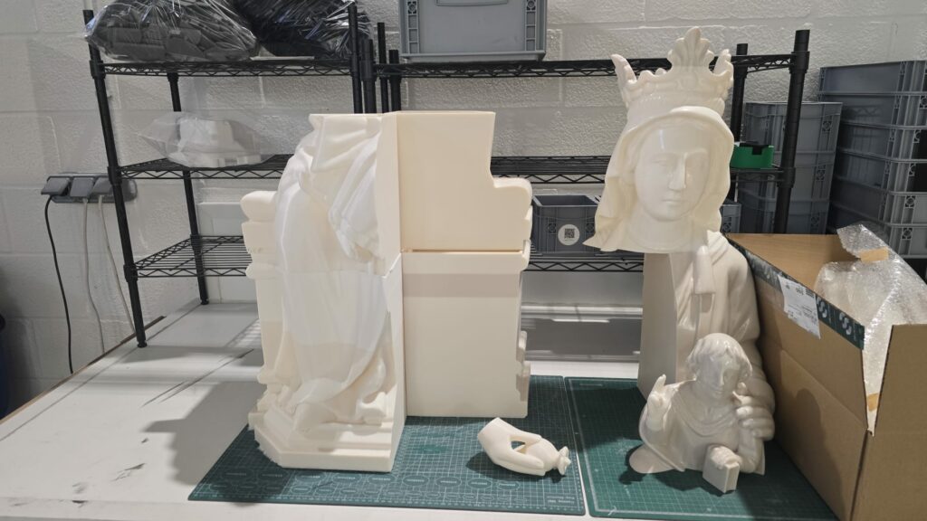 Réplica de la Virgen de Cárcar impresa en 3D FDM con aparejo aplicado, lista para recibir la policromía